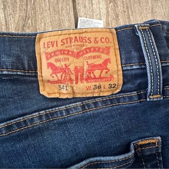 Levi’s 541’s Athletic Jeans - Picture 2 of 2